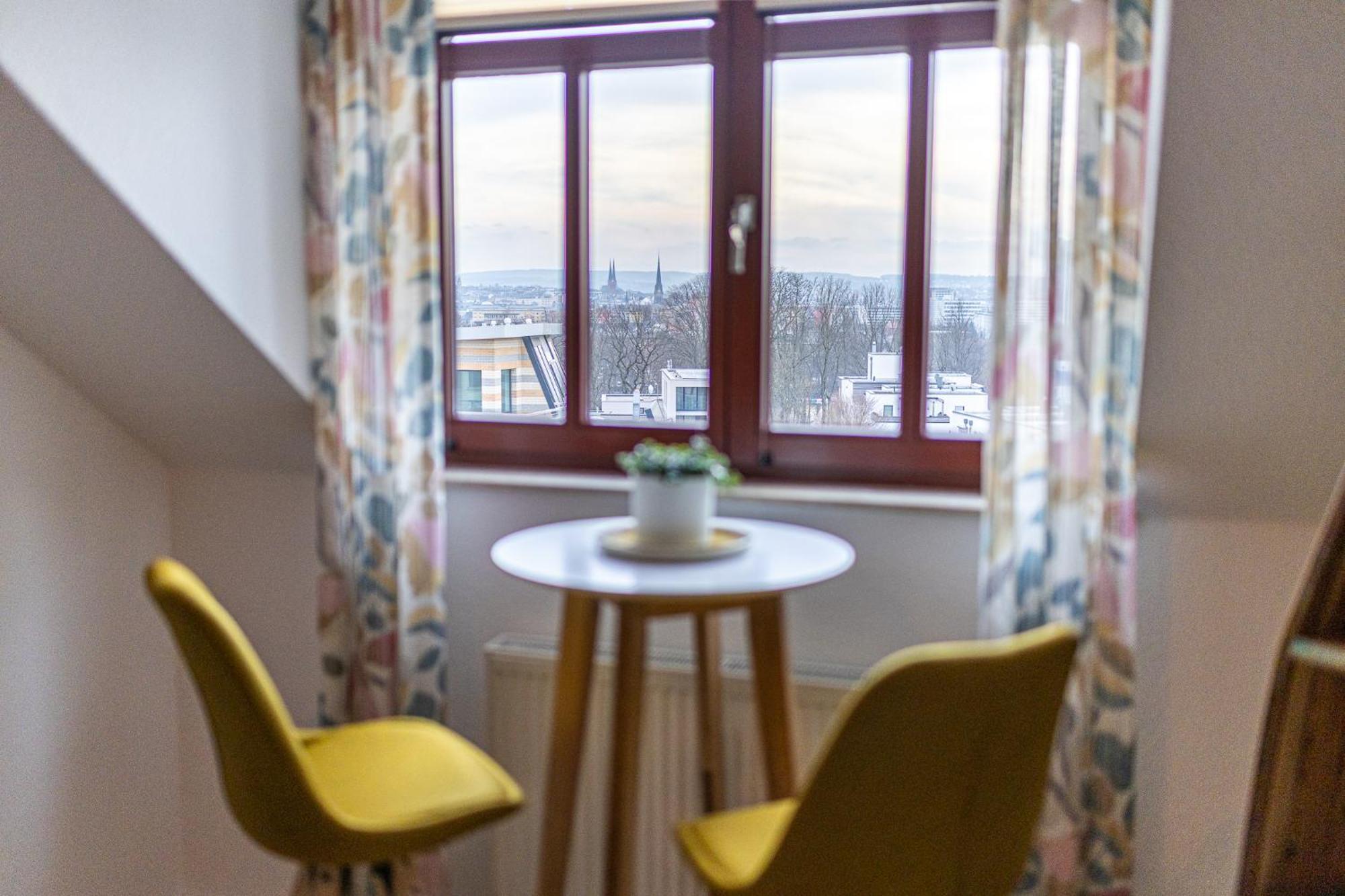 Schlossberg-Domizil Mit Weitblick - Arbeitsplatz, Balkon, Netflix, Badewanne & Yogamatte Chemnitz Luaran gambar